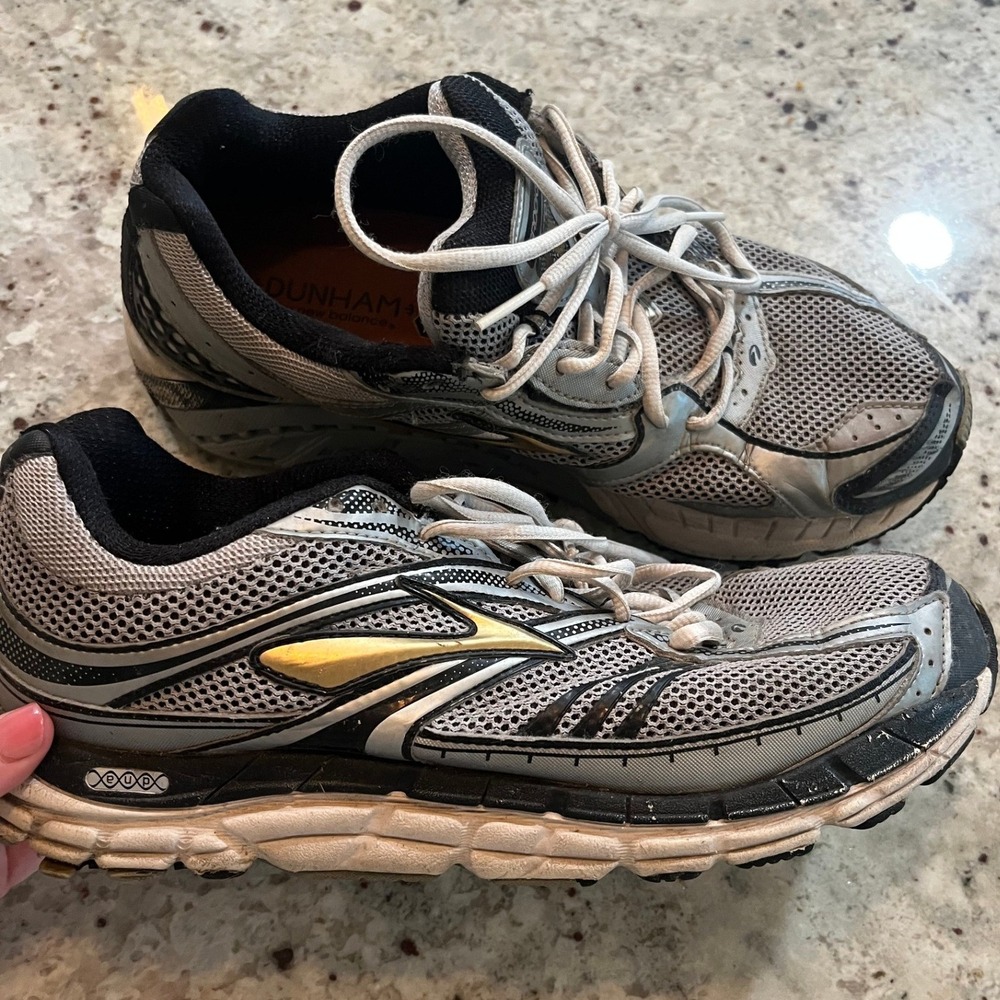 Brooks Addiction 10 Mens Silver Running Shoes 10.5 Extra Wide 4E 1101004E789